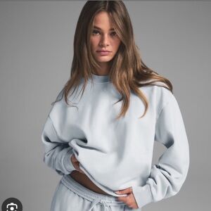 SKIMS NWT Boyfriend Fleece Crewneck Zen Blue Sweatshirt size Medium MSRP $90